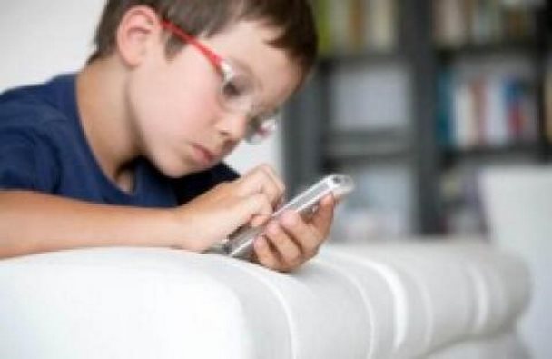 سن مجاز کودکان برای ورود به شبکه های اجتماعی 16 سال تعیین شد